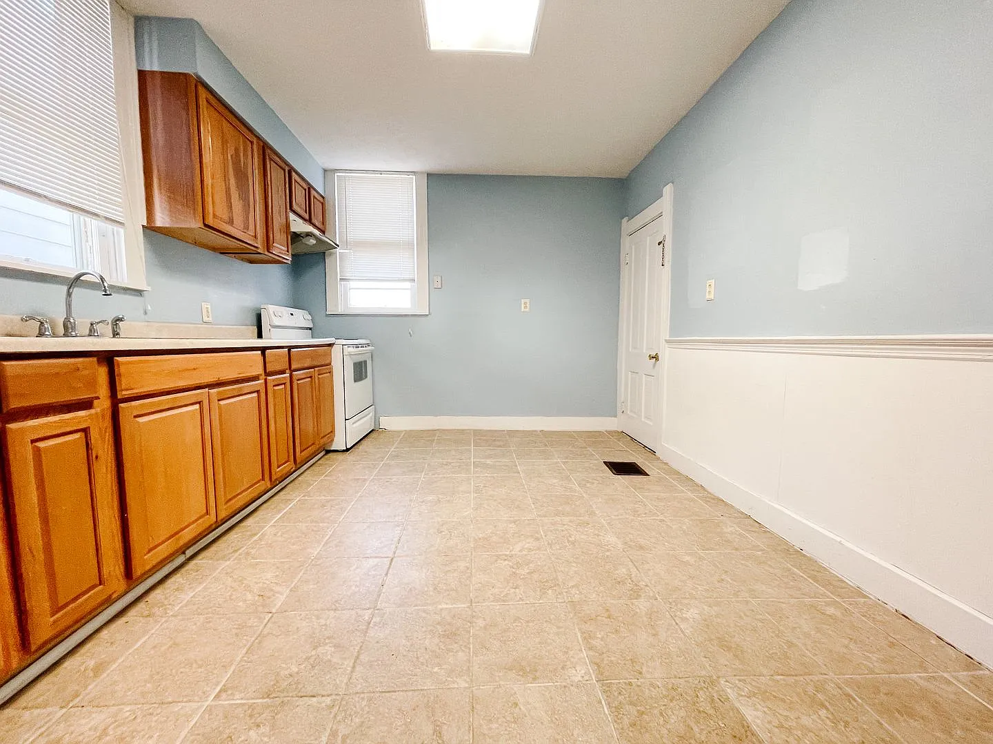 Coming Soon, For Rent: 258 SW 2nd St. 3 Bedroom, 2 Bathroom! Fenced in Backyard! Nice Porch! — Photo 4