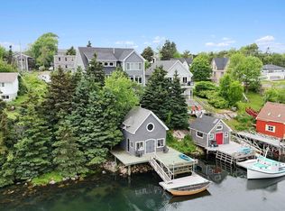 1578 John Brackett Dr, Halifax, NS B3V 1G8