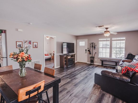 4th image of 102 W White Ave