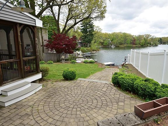 3rd image of 7 Canna Dr