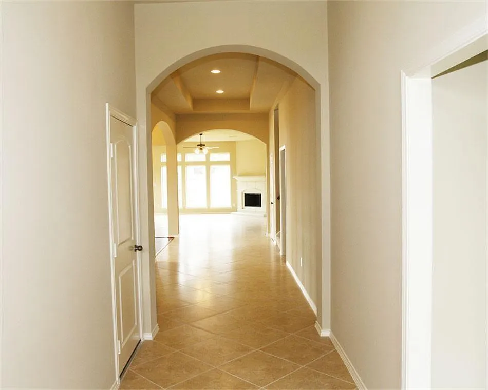4 bed, 3.5 bath, 3158 sqft, $2,950 — Photo 2