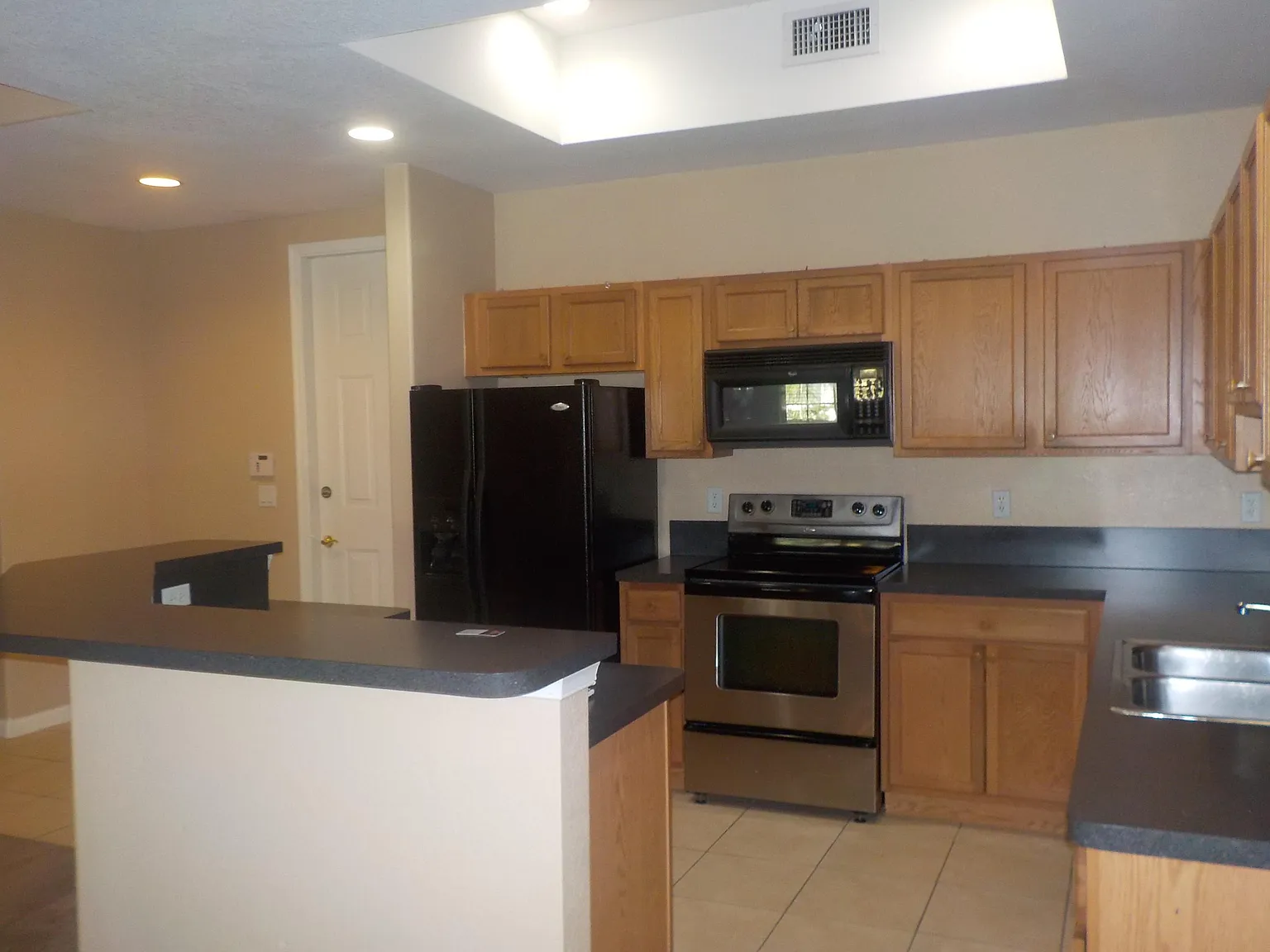 2 bed, 2.0 bath, 1448 sqft, $2,100 — Photo 2