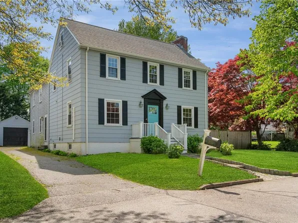 7 Florence Ave, Newport, RI 02840