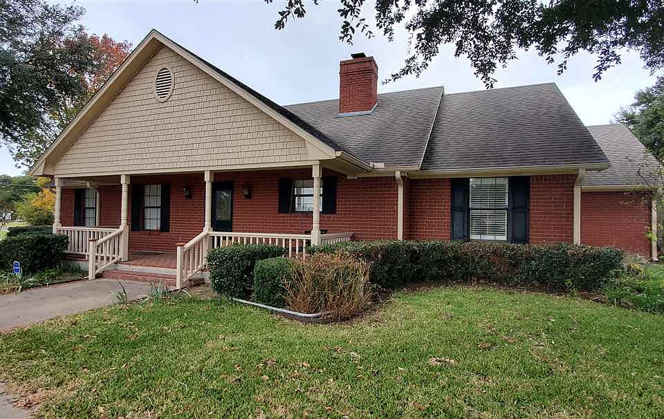 1st image of 901 Greenleaf Dr