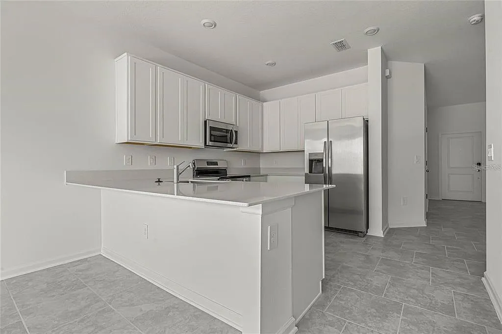3 bed, 2.5 bath, 1834 sqft, $2,100 — Photo 3
