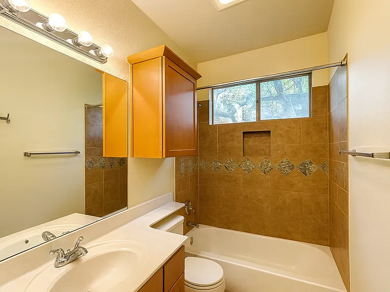 611 Franklin Blvd #A — Photo 26