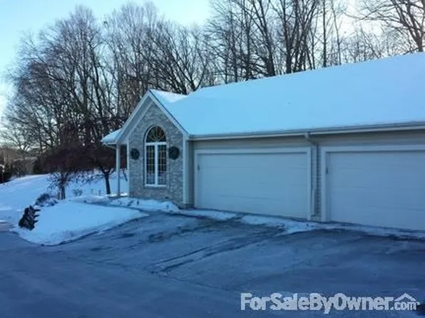 1521 Quietwood Ln, West Bend, WI 53090