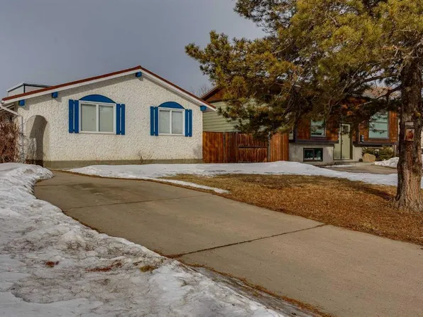 5910 E 53rd Ave, Red Deer, AB T4N 5J6