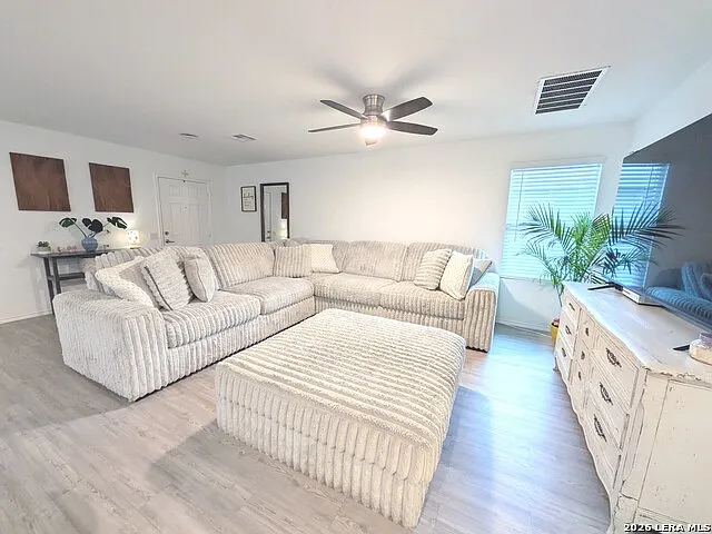 4 bed, 2.0 bath, 1492 sqft, $1,795 — Photo 3