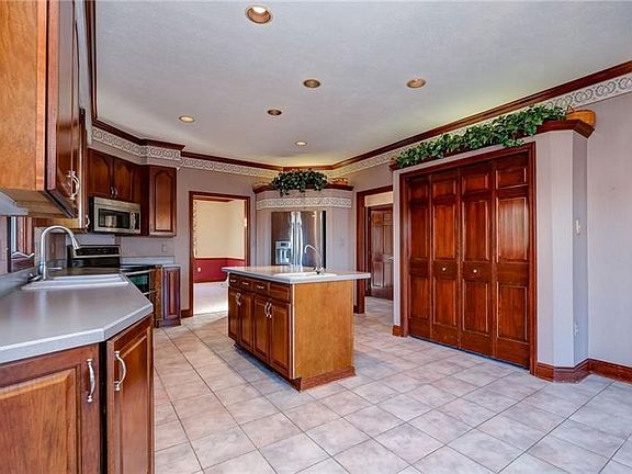 4th image of 6009 W Grove Cir