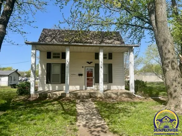 604 S 3rd St, Burlington, KS 66839