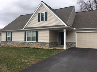 9 S Farmersville Rd, Leola, PA 17540