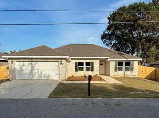 310 Friar Tuck Rd, Mary Esther, FL 32569