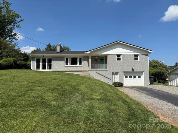 84 Azalea Dr, Waynesville, NC 28786