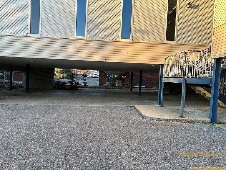 560 S McDonough St #B — Photo 4