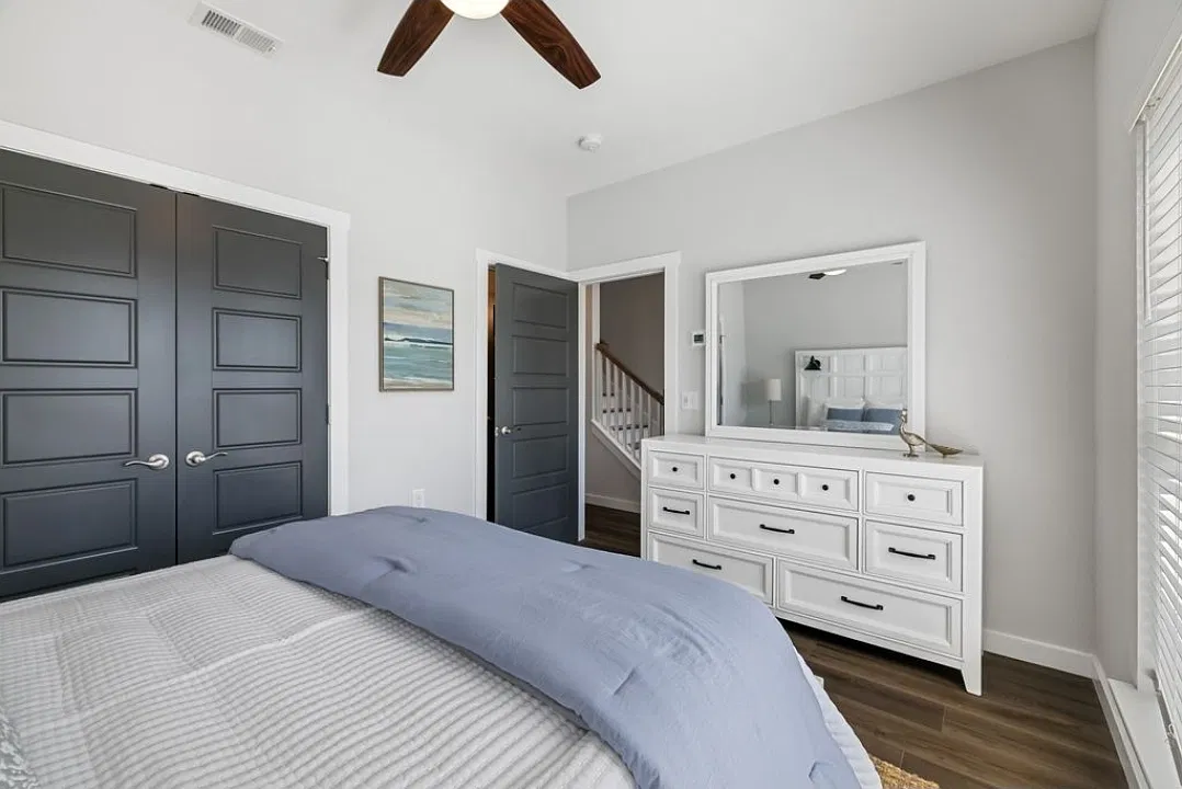 3 bed, 3.5 bath, 1832 sqft, $2,499 — Photo 4