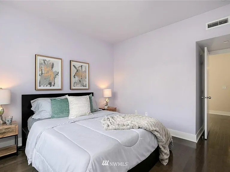 1609 Summit Ave #302 — Photo 9