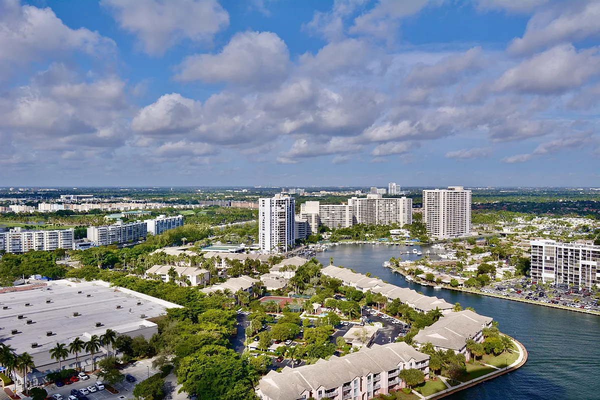 Building Photo - 4010 S Ocean Dr #2304-1-1