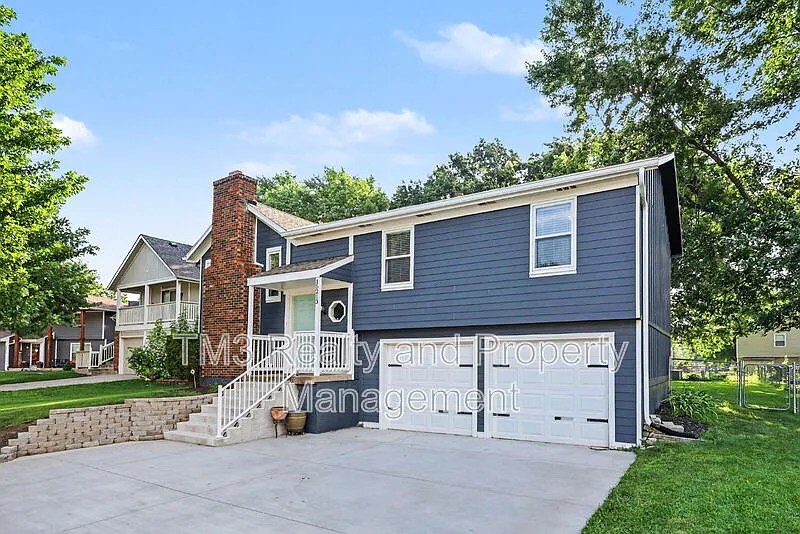 3 bed, 3.0 bath, 1454 sqft, $2,400 — Photo 3