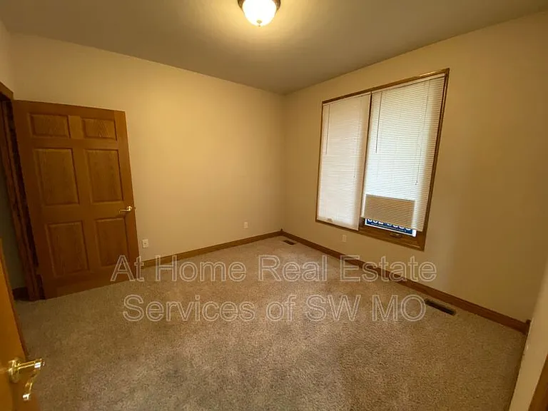 5601 N 17th St — Photo 15