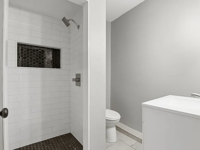 1200 Grady St — Photo 11
