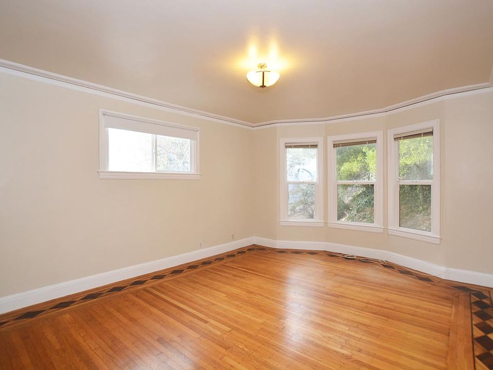 1st image of 860 Oak St #6