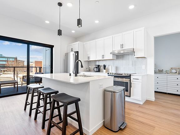 4th image of 100 N Farwell St #517