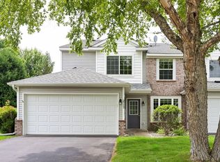 2712 Wagon Wheel Curv, Chaska, MN 55318