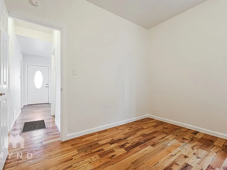 2426 S Acoma St — Photo 14