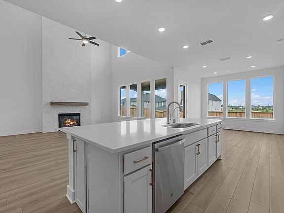 3rd image of 8006 Sunny Ridge Dr