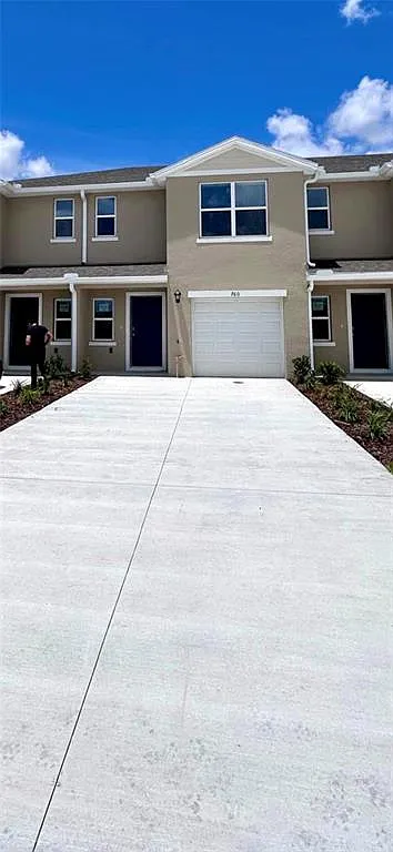 3 bed, 2.5 bath, 1464 sqft, $2,100 — Photo 3