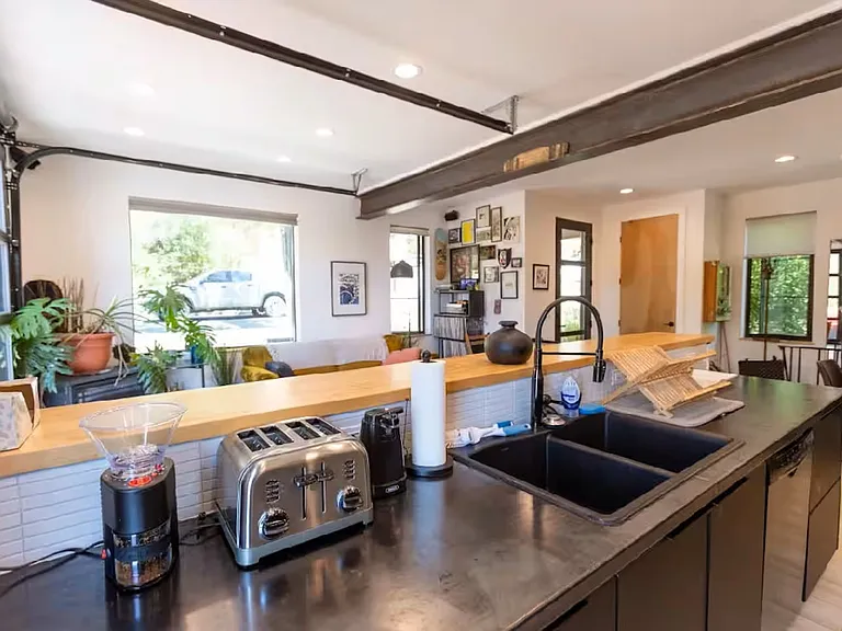 Open kitchen-living concept.
