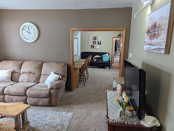 Living RM pic from front door