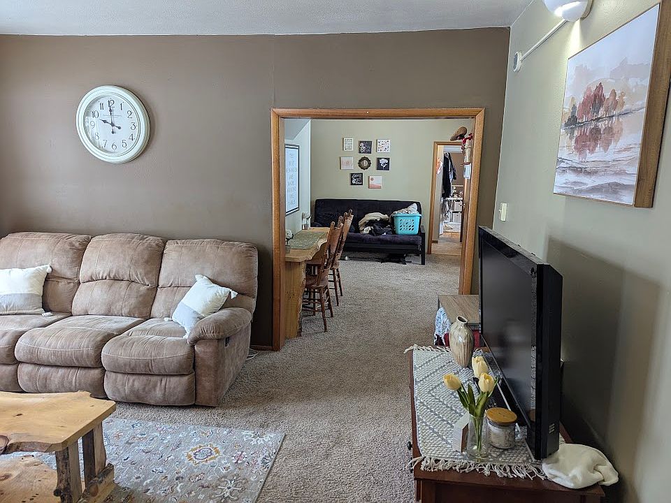 Living RM pic from front door