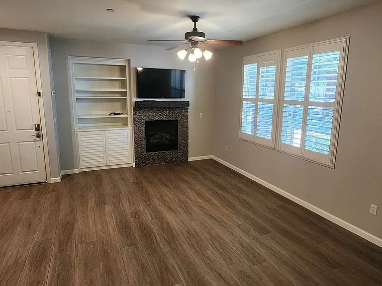 303 Esplanade Cir — Photo 6