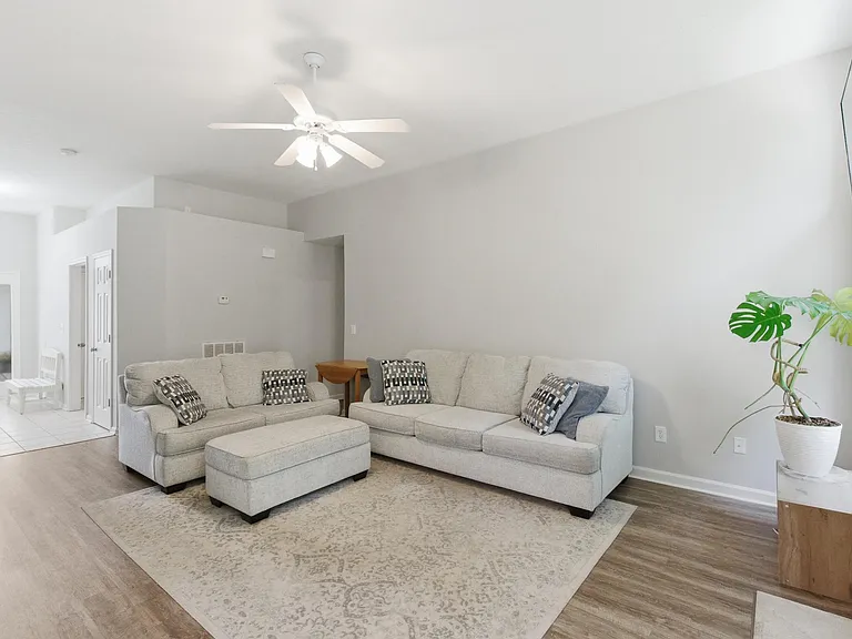 752 Rosslyns Dl — Photo 17