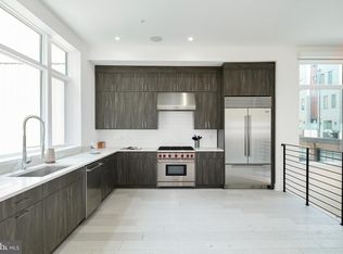 142R S Front St, Philadelphia, PA 19106