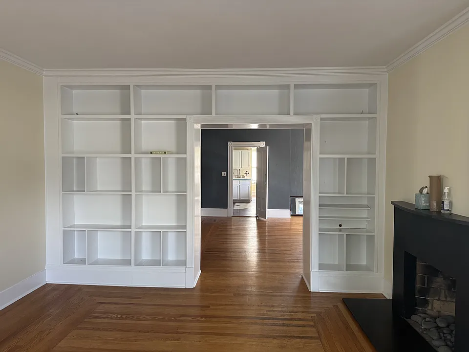 Living room (pic 2)