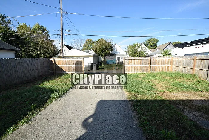 3 bed, 2.0 bath, 1104 sqft, $1,295 — Photo 4