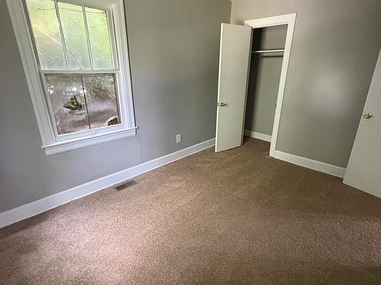 1120 Sparks Rd — Photo 6