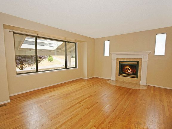 4th image of 19086 Glen Haven Pl NE