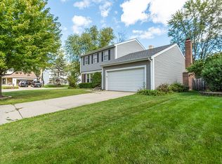 213 Knollwood Ln, Vernon Hills, IL 60061
