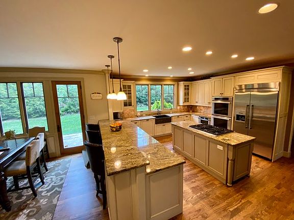 Kitchen and breakfast area.