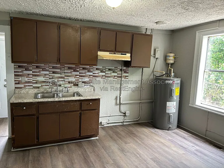 507 W Cherry St — Photo 6