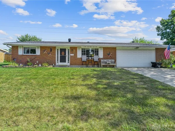 1021 Merrywood Dr, Englewood, OH 45322