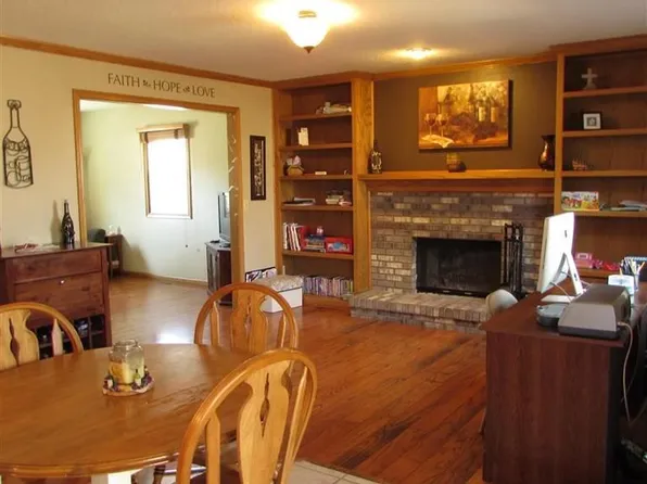 506 E 8th Ave, Coal Valley, IL 61240