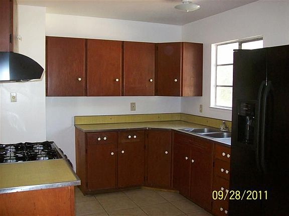 3rd image of 3637 Plymouth Dr