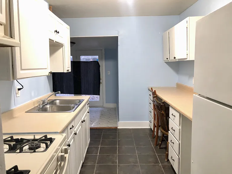 924 N Sunset Ave — Photo 7