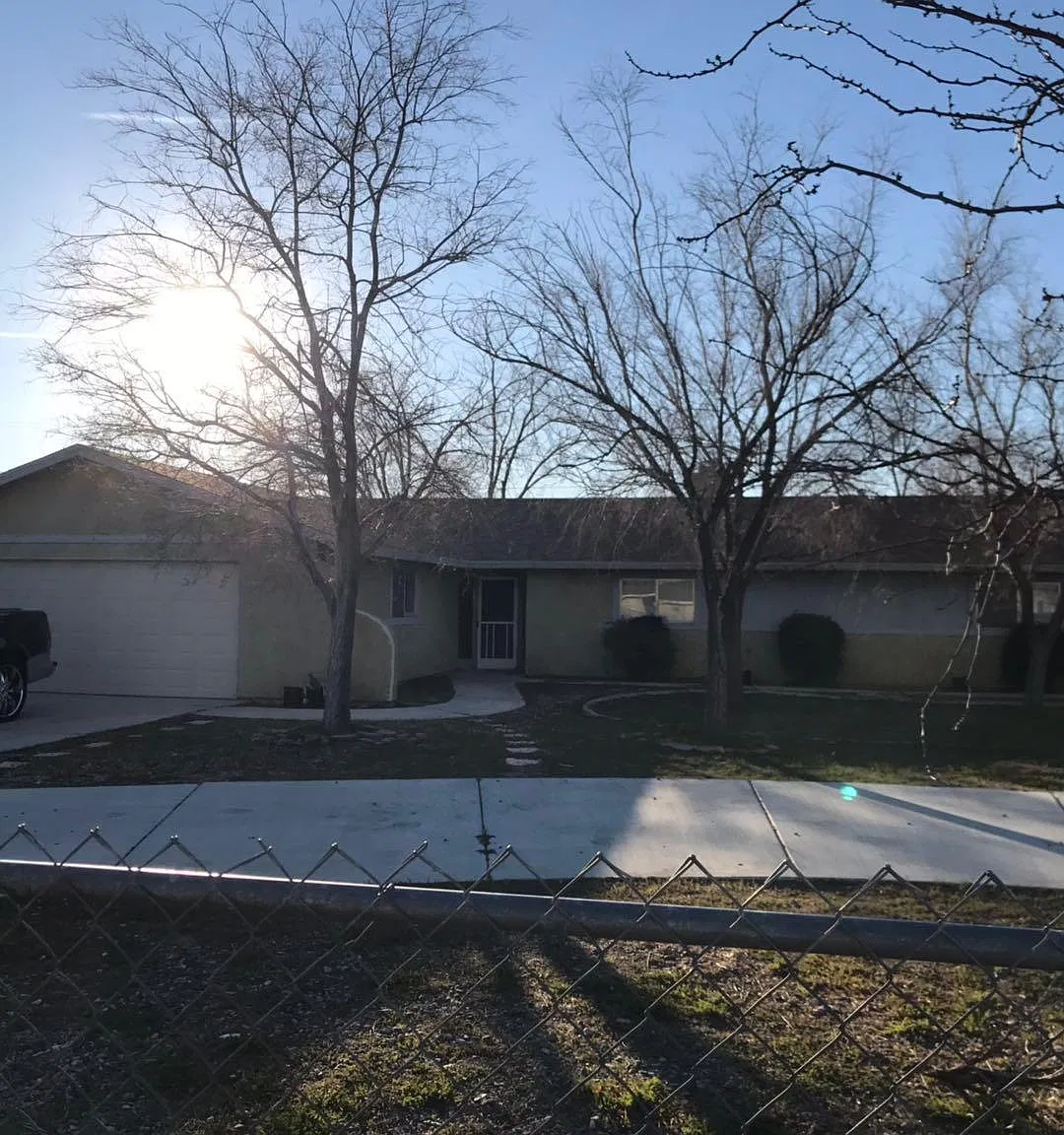 3 bed, 1953 sqft, $2,400 — Photo 1