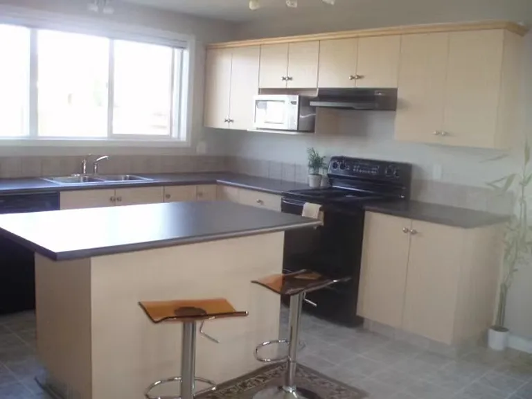 5567 Stevens Cres NW — Photo 8